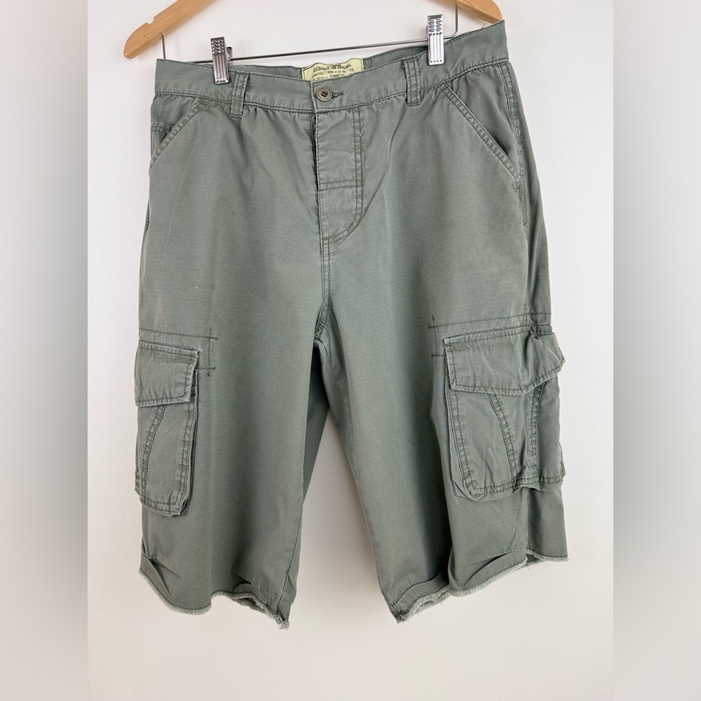 Alpha Industries Men's Cargo Khaki Cut Off Shorts Size 32 Army Green Lightweight